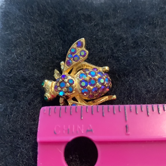 Vintage Joan Rivers Aurora Borealis Bee Pin Broach - Picture 6 of 6